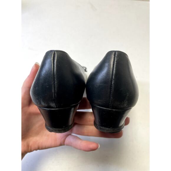 SALVATORE FERRAGAMO Women's Black Leather Vara Bow Low Pump Size 7.5AA - Picture 5 of 11